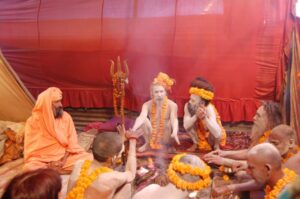 Un grupo de naga babas, en el Kumbh Mela 2013. 