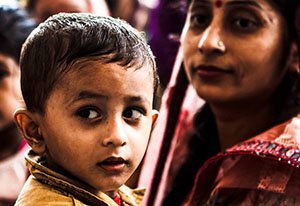 La exposición fotográfica ‘India’ en Bilbao apoya el proyecto educativo de Semilla