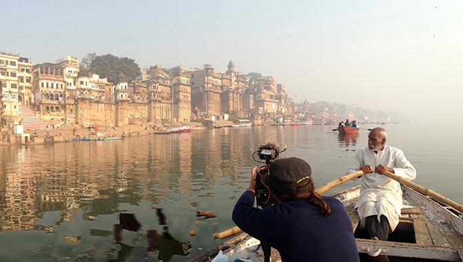 Grabación del documental en el Ganges