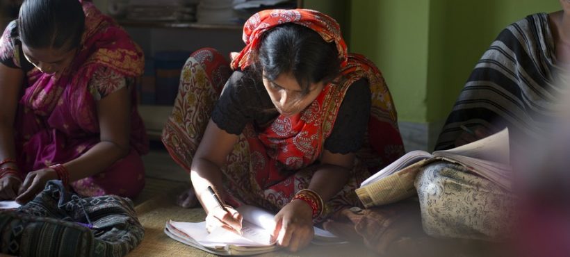 Mujeres de entre 16 y 38 años aprender a leer y a escribir en el proyecto de Alfabetización