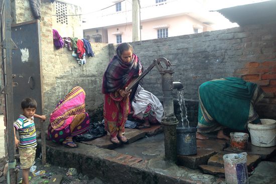 Semilla para el Cambio -Bomba de agua en los slums