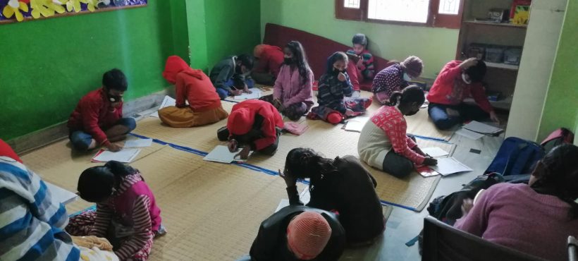 Los colegios cierran temporalmente por la ola de frío y aumento de casos de coronavirus en Varanasi