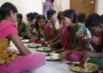 Niños en un comedor Semilla para el Cambio